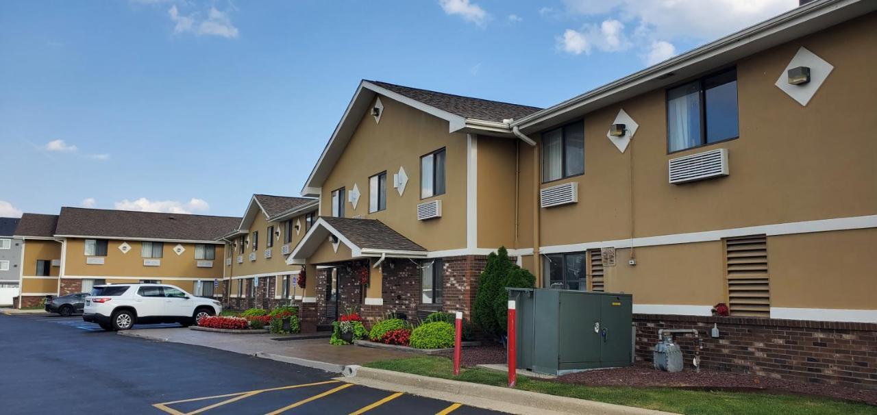 Super 8 By Wyndham Sterling Heights/detroit Area