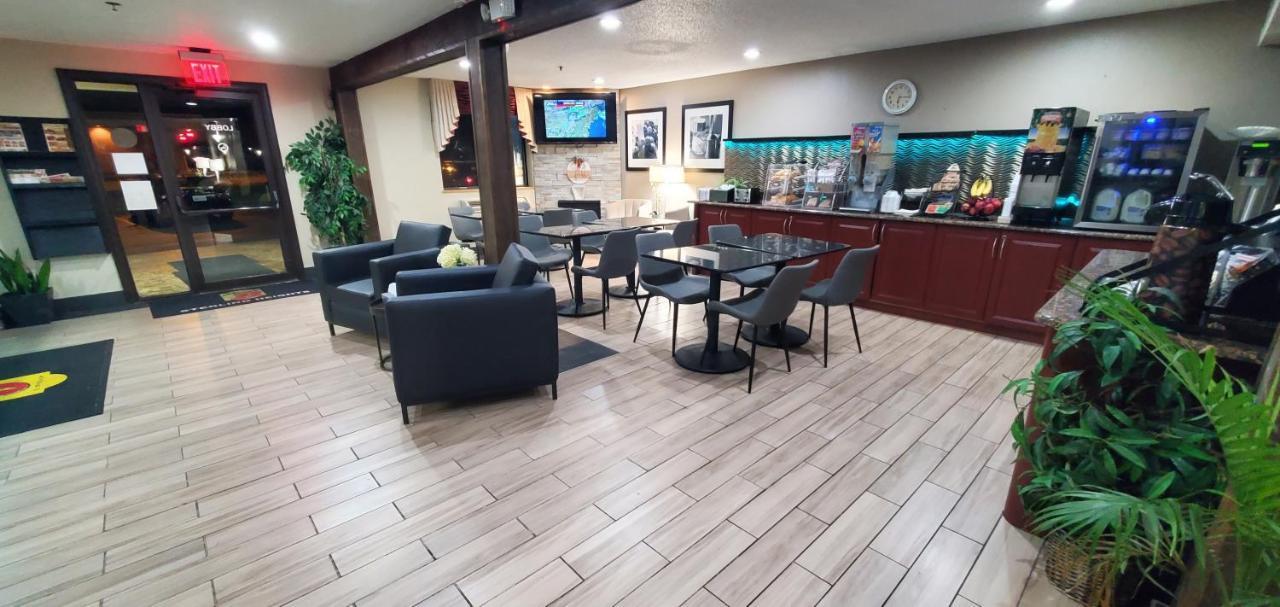 Super 8 By Wyndham Sterling Heights/detroit Area