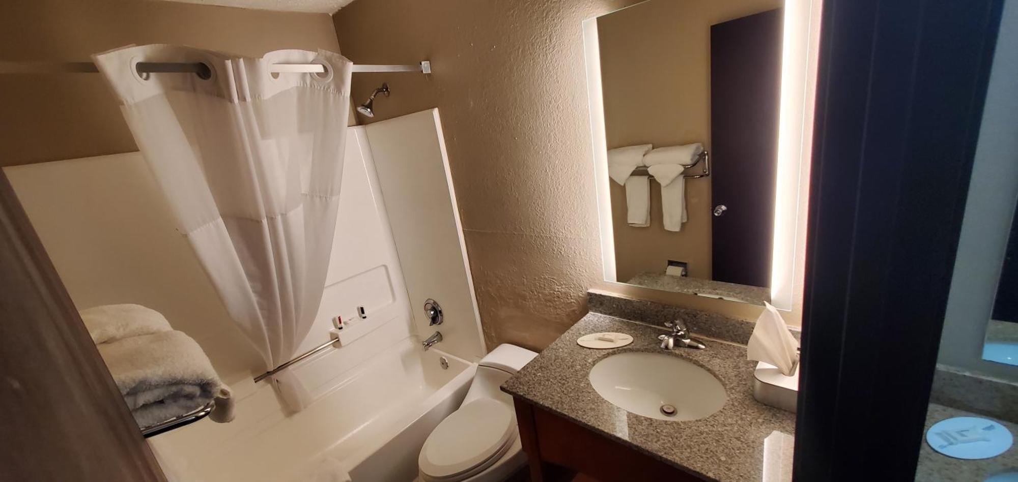 Super 8 By Wyndham Sterling Heights/detroit Area Hotel