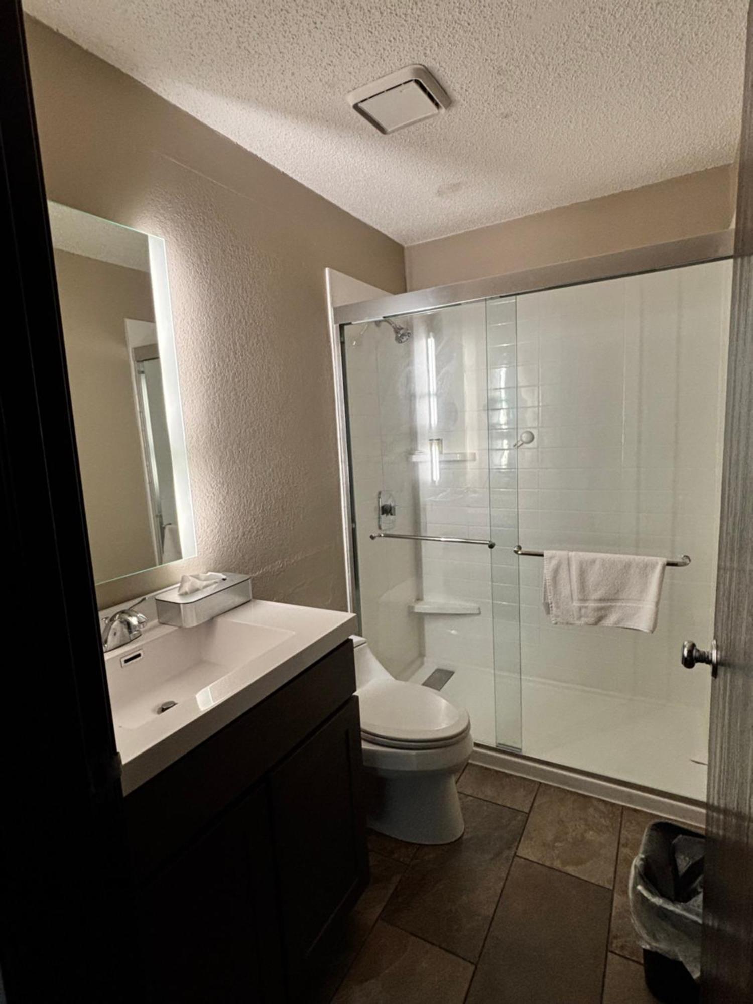 Hotel Super 8 By Wyndham Sterling Heights/detroit Area