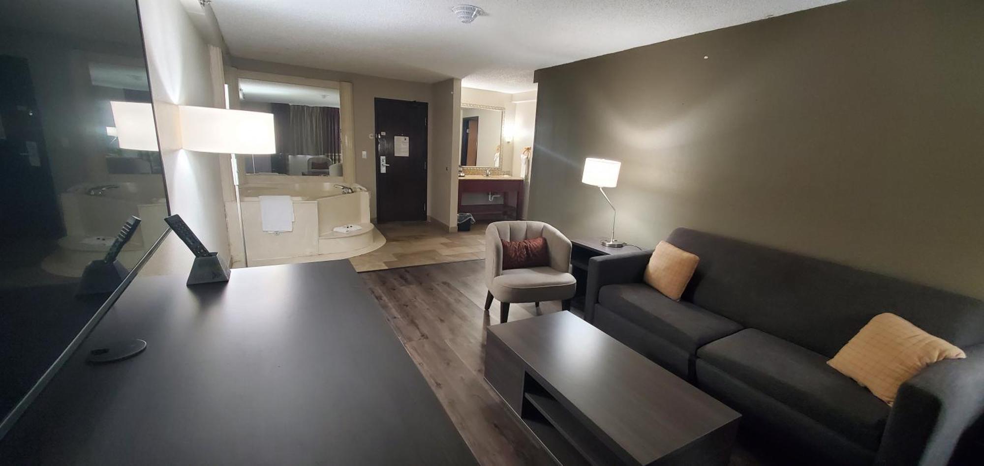 Super 8 By Wyndham Sterling Heights/detroit Area