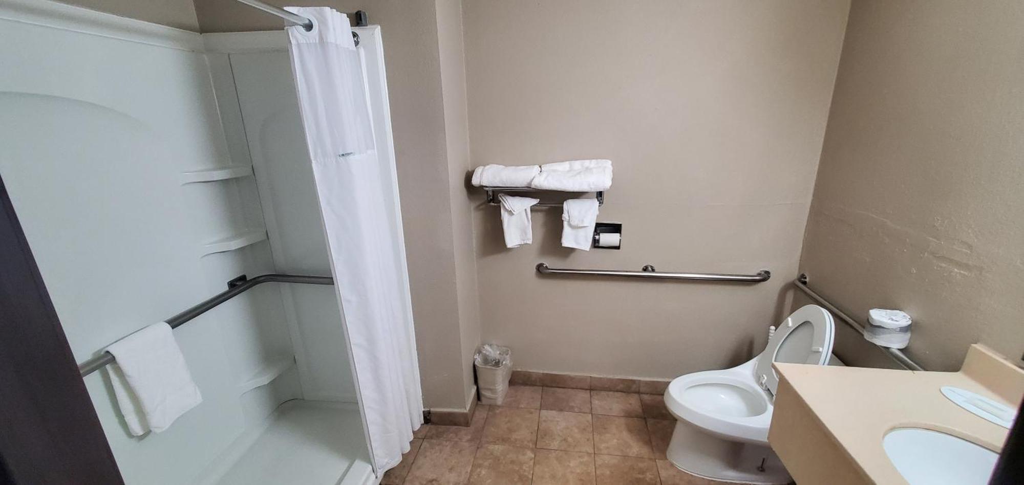 Super 8 By Wyndham Sterling Heights/detroit Area Hotel