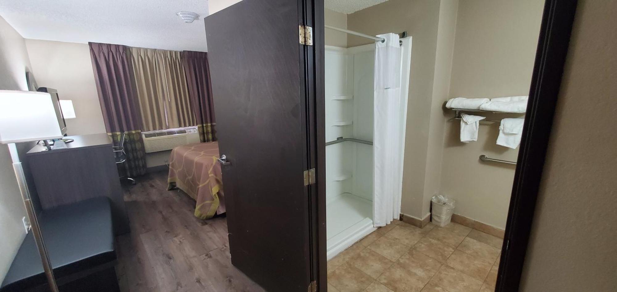 Hotel Super 8 By Wyndham Sterling Heights/detroit Area 2*