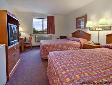 Super 8 By Wyndham Sterling Heights/detroit Area