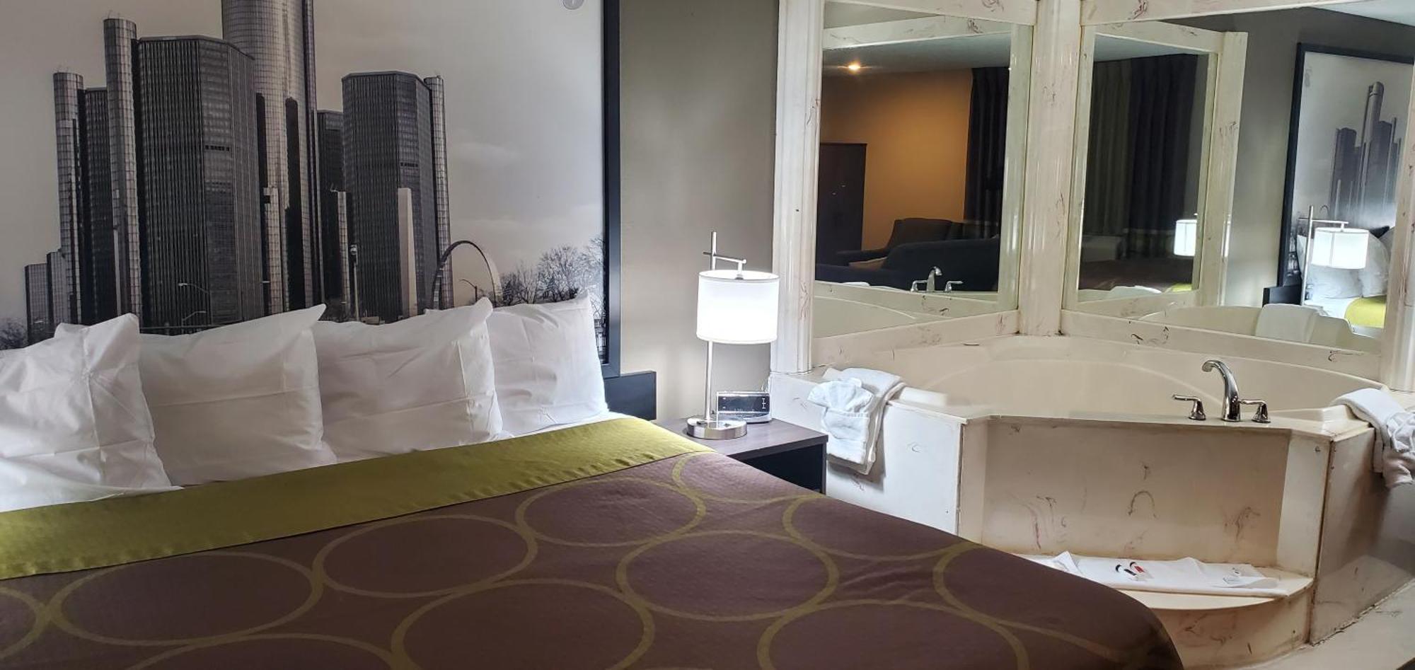 Super 8 By Wyndham Sterling Heights/detroit Area